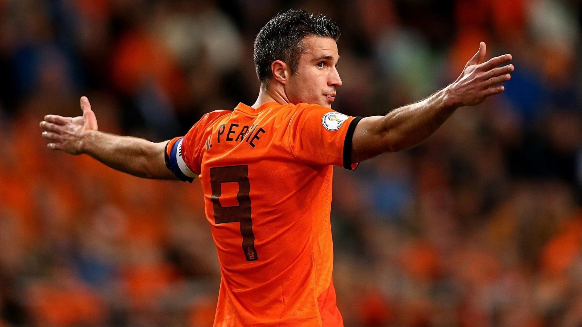 裁判判罚：关键比赛VAR争议引发球迷热议，var裁判有几个